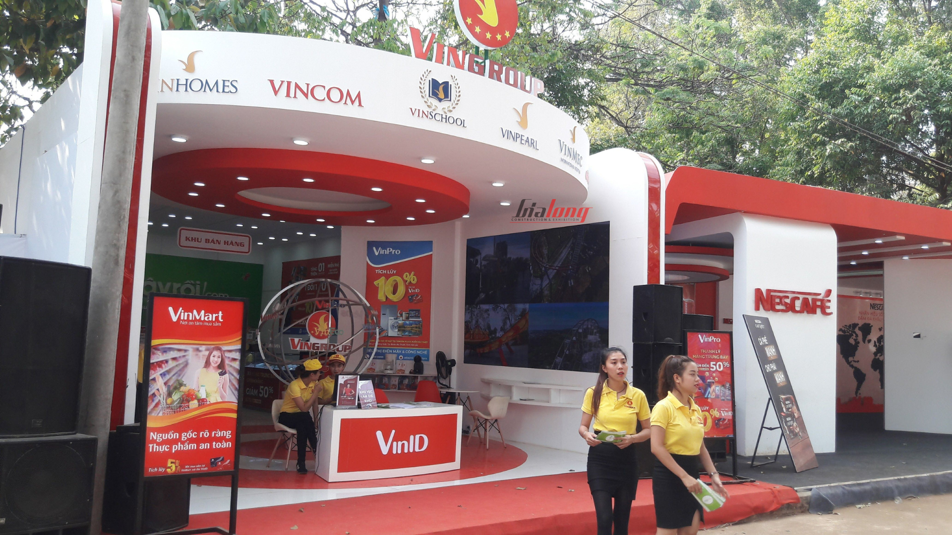 VINGROUP - The booth was constructed and designed by Gia Long