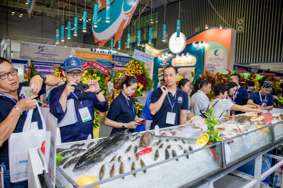 Triển lãm ngành thuỷ sản thu hút đông đảo khách tham quan